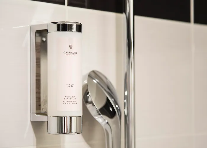 Quality Centre מלון